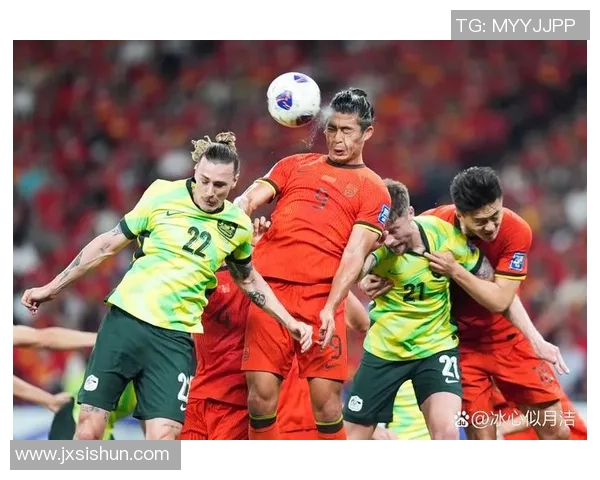 矮小黑皮的足球后卫球星如何用实力征服赛场成为防线铁壁