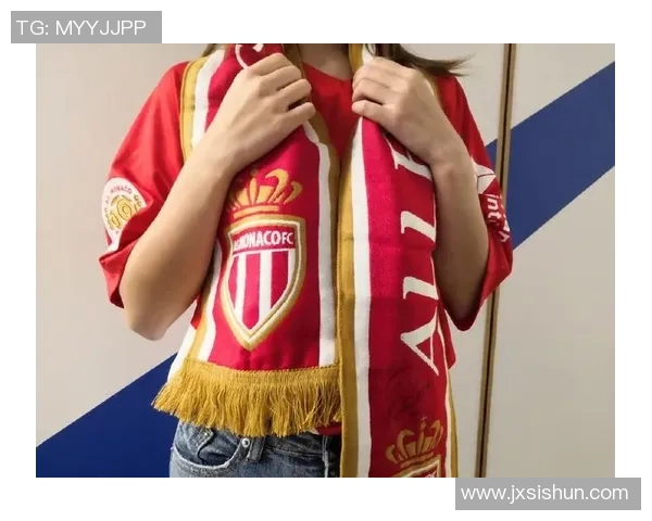 戴围巾的足球球星是谁 他为何成为球迷心中的时尚标杆