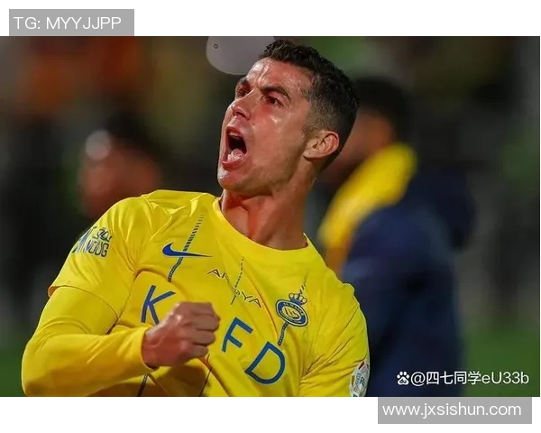 足球明星身影渐隐模糊引发球迷热议神秘画面背后的故事与真相